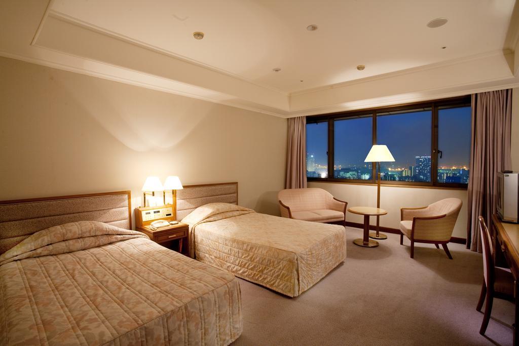Tokyo Marriott Hotel Room photo